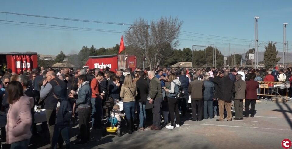 Arranca fuerte el Ecuador Festero con la presentación de los nuevos trajes de los embajadores