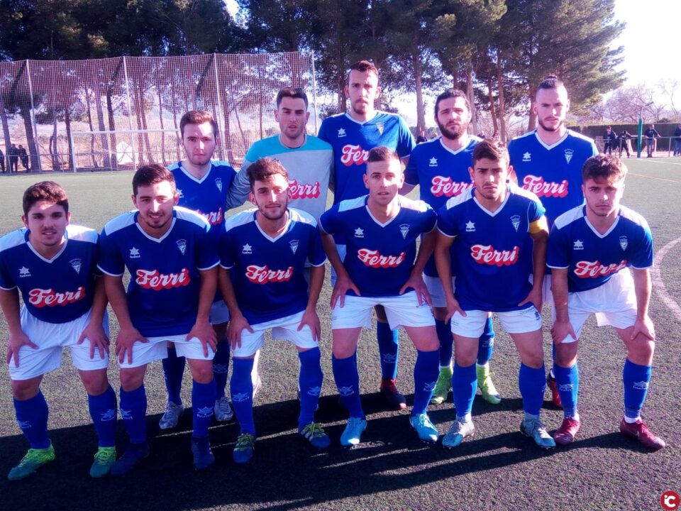 De tacón y de espaldas a la portería