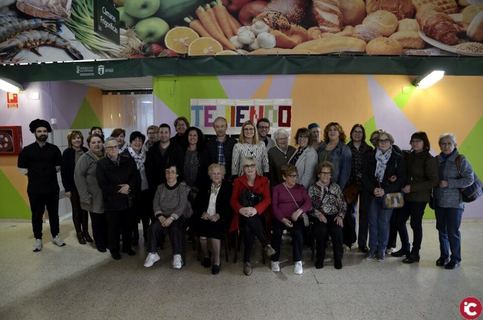 Petrer teje su mercado de La Frontera con 15.000 metros de hilo