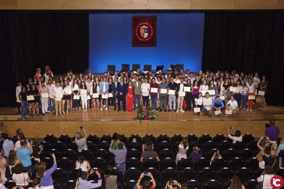 Centenars de batxillers de ciències i de lletres competeixen demà en les Olimpíades de la Universitat d'Alacant