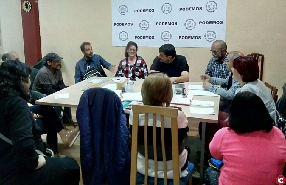 PODEMOS ASPE realiza una campaña de concienciación sobre igualdad en el mercado de Abastos el jueves