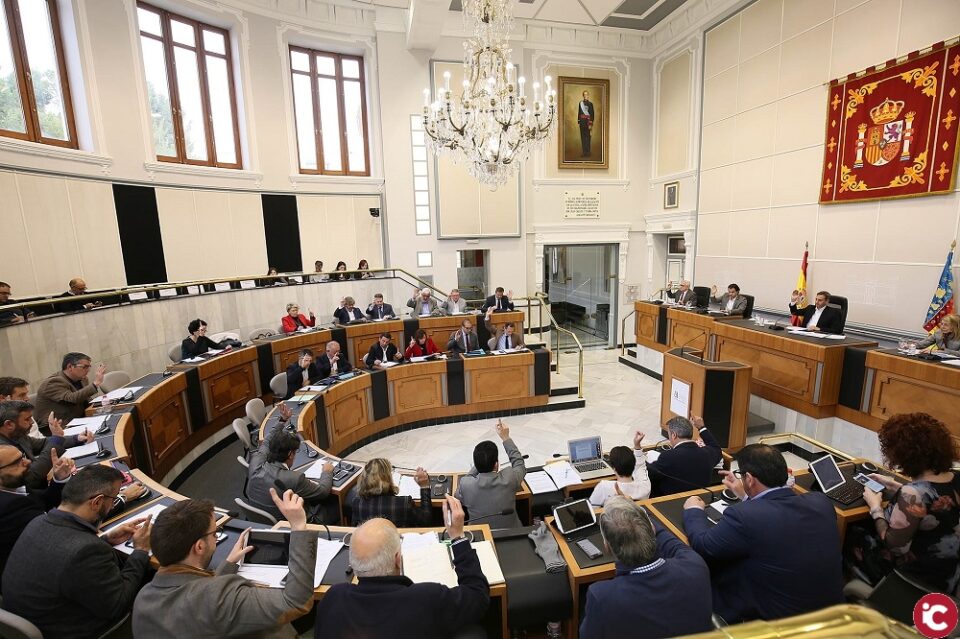 El pleno aprueba la creación de una comisión de estudio para que Diputación preste el servicio de agua potable en Alcocer de Planes