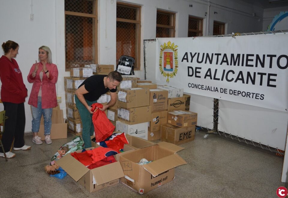 La Concejalía de Deportes y el Club Baloncesto Femenino San Blas envían una tonelada de material deportivo y medicinas a Mauritania