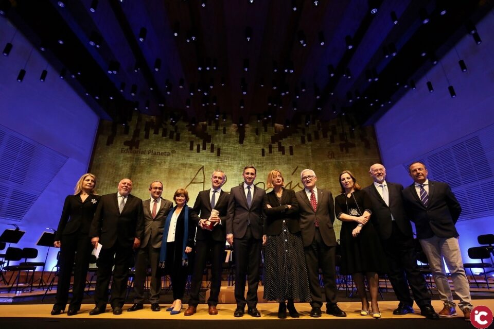 El economista y catedrático Joaquín Camps gana el Premio Azorín de Novela 2019 de la Diputación de Alicante y Editorial Planeta con su obra La silueta del olvido