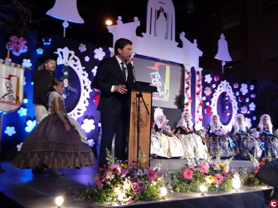 El alcalde de Alicante ejerce de mantenedor en L´Ofrena de La Ceràmica