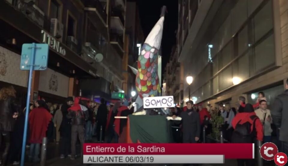 Alicante se despide del Carnaval con el Entierro de la Sardina