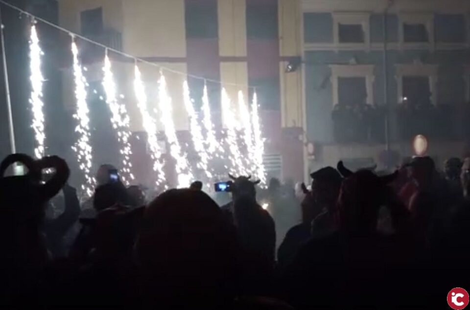 El tradicional Correfocs volvió a llenar de fuego y magia las calles del Rabal con motivo de la festividad de San José