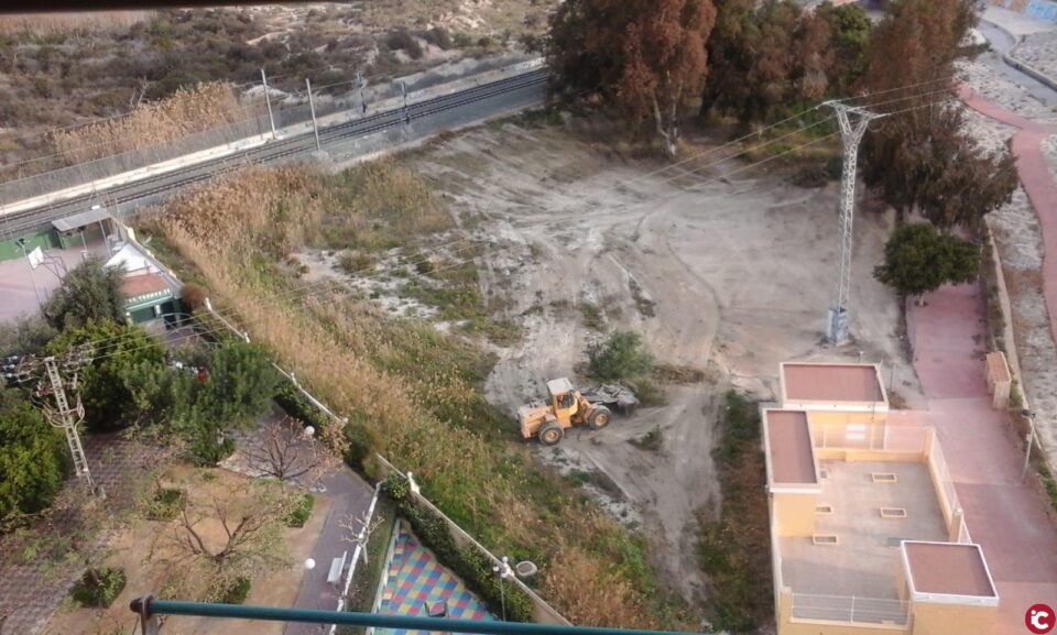 El Ayuntamiento refuerza la limpieza en las playas durante el puente de San José