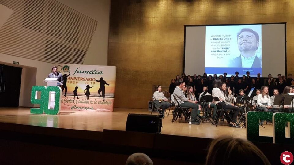 Barcala defiende la libertad de elección de centro y el distrito único en la gala nacional del 90 aniversario de CONCAPA