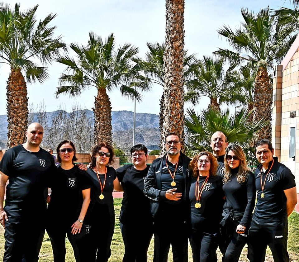 Cinco medallas para los nadadores del Club Natación Elda Máster