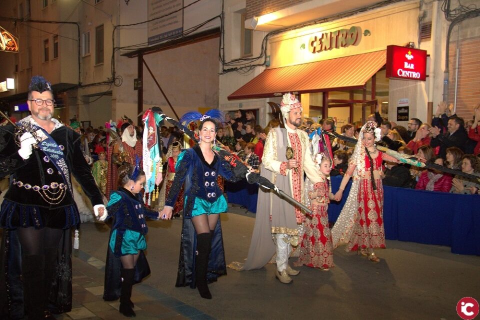 Apoteósico desfile por el 40 aniversario de las fiestas de Moros y Cristianos de Almansa