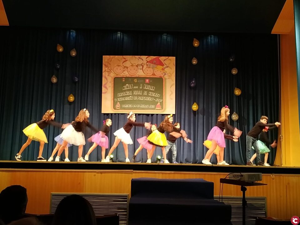 V Exhibición Niños a Bailar organizado por la Falla El Huerto y Adyacentes de Elda - Resumen del Acto