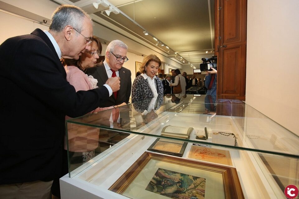 La Diputación de Alicante exhibe hasta abril una muestra de las obras y reconocimientos del artista José Pérezgil