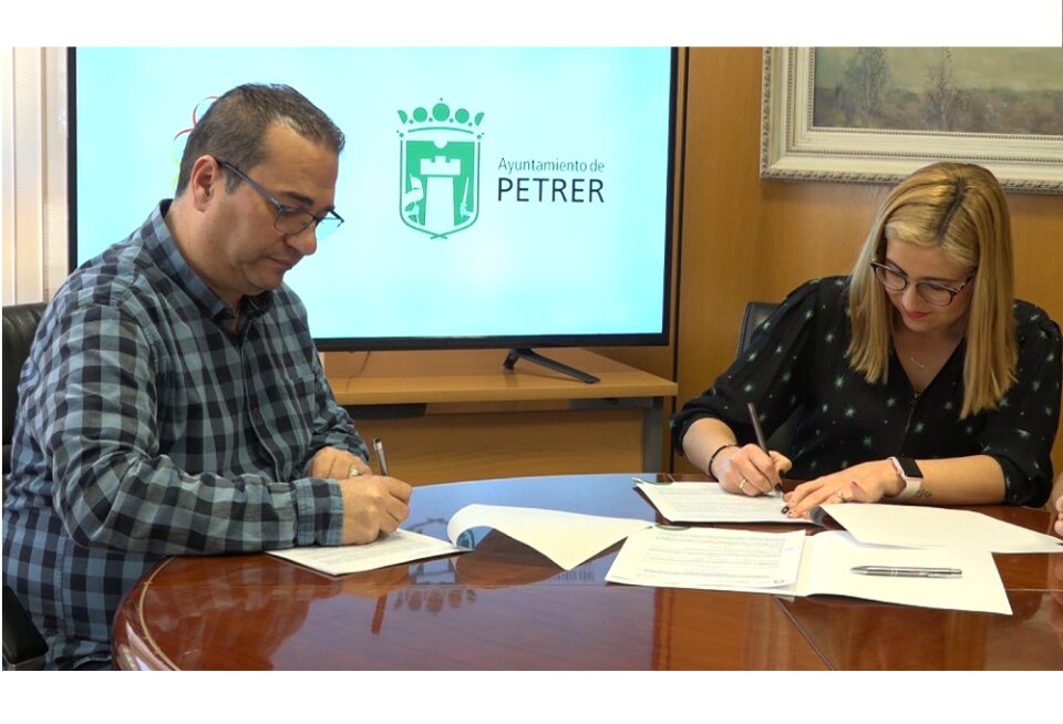 El Ayuntamiento de Petrer apoya la labor social de Apanah y Sense Barreres con 28.000 euros
