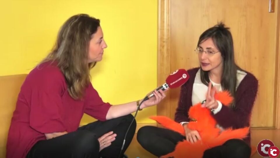 Lescritora Montse Vila Plà en obri les portes de seu centre en Ibi