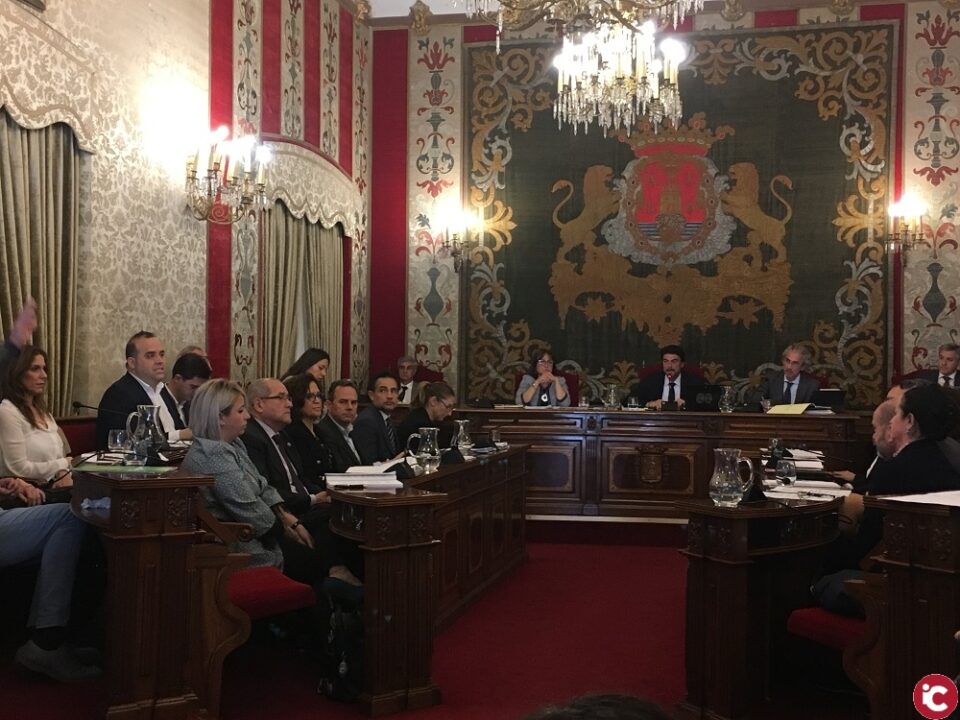 El alcalde rechaza firmar la adenda que elimina las infraestructuras ferroviarias y convierte el parque central en un parque de bolas