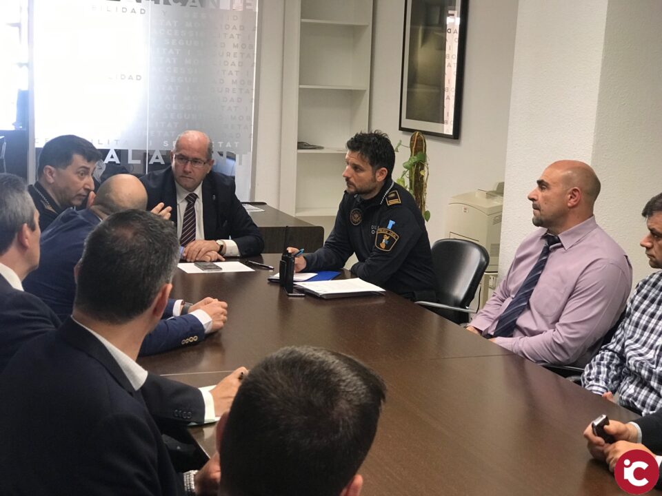 El Ayuntamiento de Alicante se reúne con los supermercados para reforzar las medidas de control de la venta de alcohol y la vigilancia de los carros para celebrar de nuevo una Santa Faz