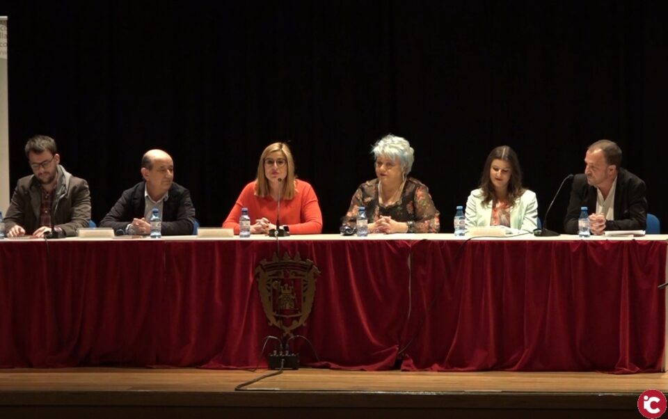 Presentado el poemario de la Asociación de Amas de Casa de Petrer