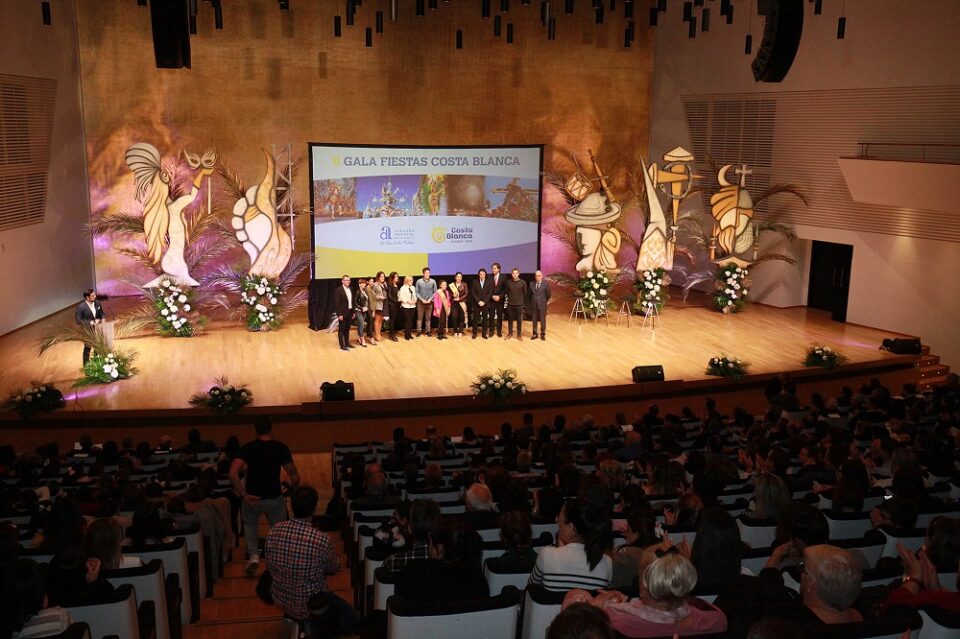 La Diputación de Alicante rinde homenaje a todas aquellas personas que trabajan en la proyección de las fiestas populares de la provincia