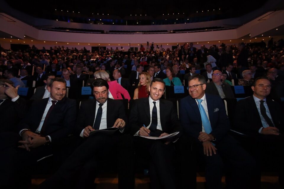 La atleta alicantina Mª Dolores Marcos y el piloto de rally benidormí Miguel Fuster reciben el título de Mejores Deportistas de la Provincia de 2018