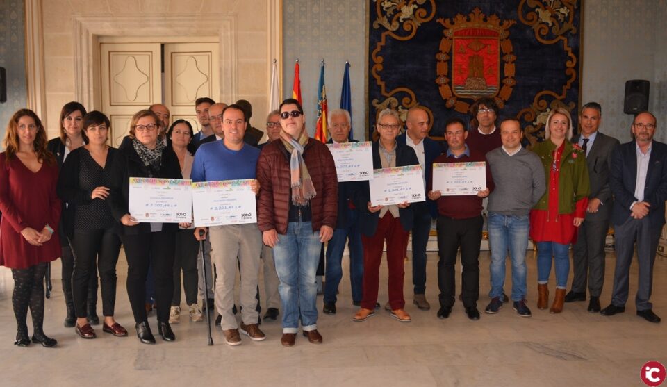 Marisa Gayo preside la entrega de más de 11.000 euros recaudados por las barras solidarias de Carnaval a 5 ONGs