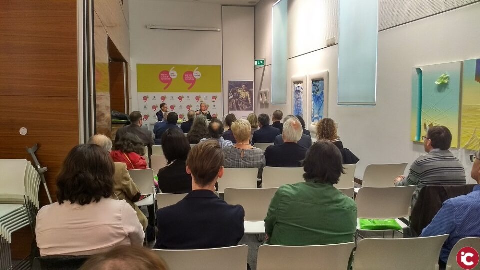 La Casa Bardín ha acogido esta mañana la apertura del Congreso Internacional Vibraciones de Juan Gil-Albert: la fascinación de la constancia