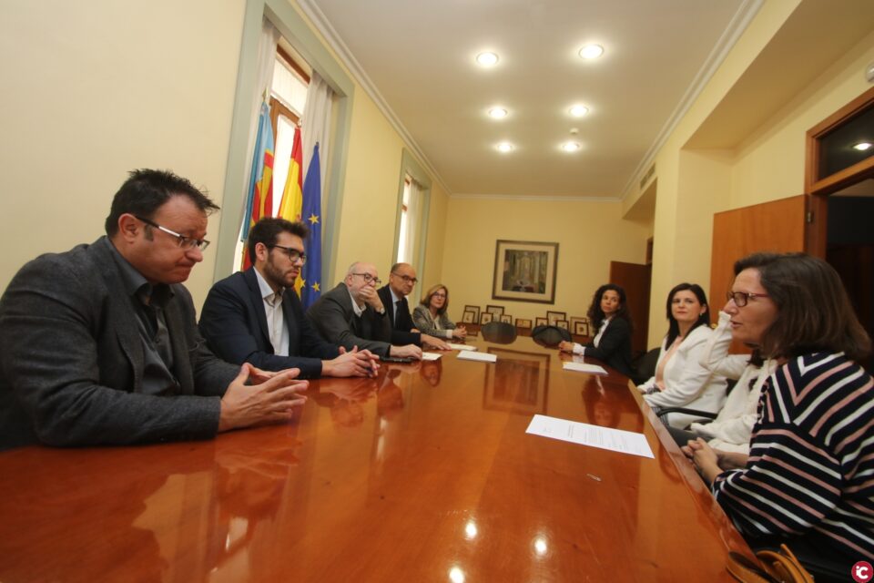Les Universitat d'Alacant i la Conselleria de Transparència renoven un any més els convenis de col·laboració