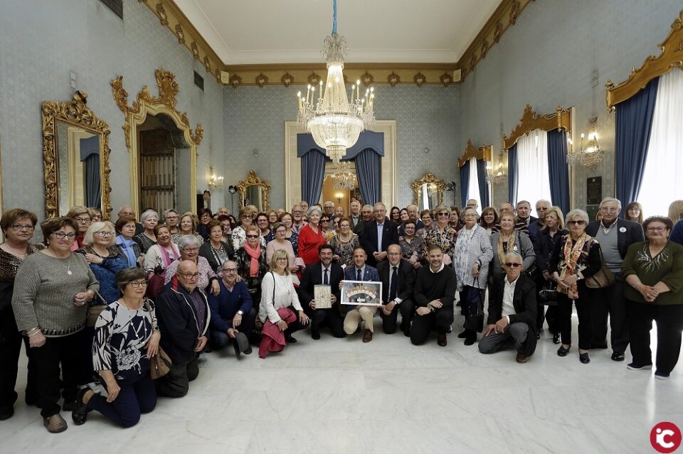 Barcala recibe en el Salón Azul al alcalde de Pinoso y a los participantes de la jornada Pinoseando por Alicante