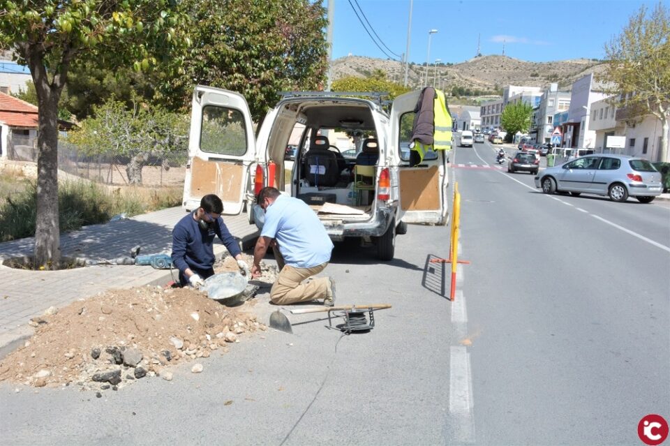 El Ayuntamiento de Elda comienza los trabajos para subsanar un emboce del alcantarillado en el barrio de La Estación