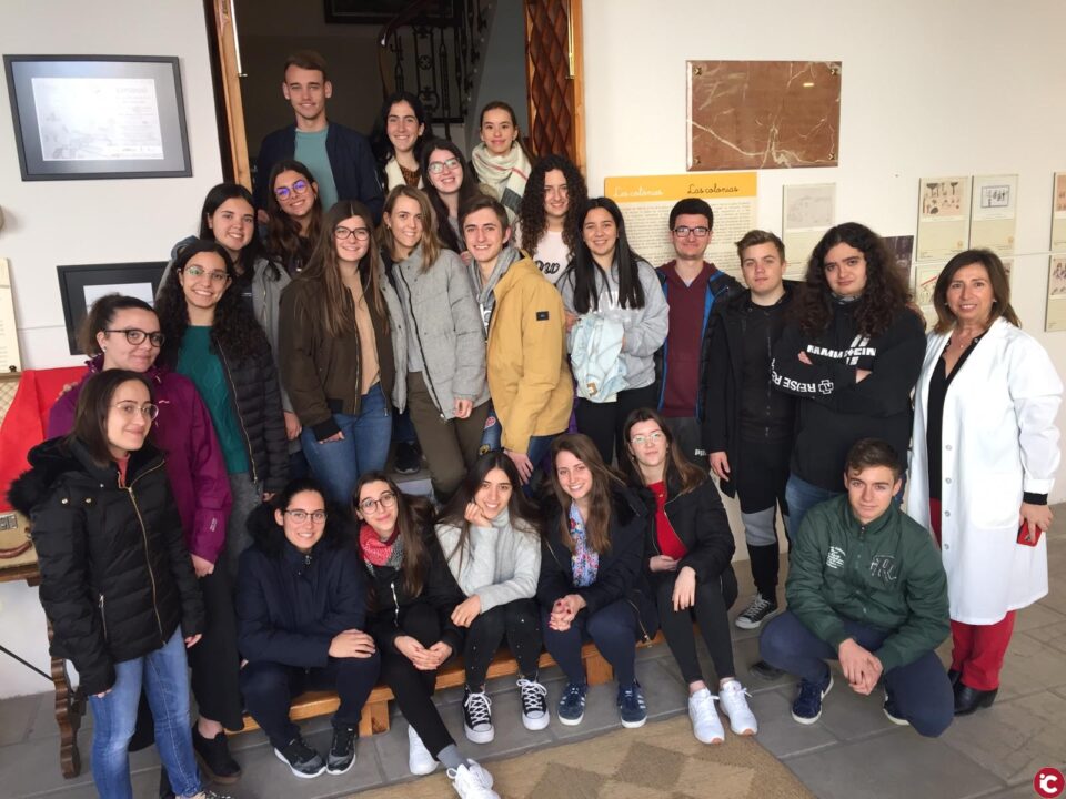 300 estudiantes de Ibi visitan la exposición