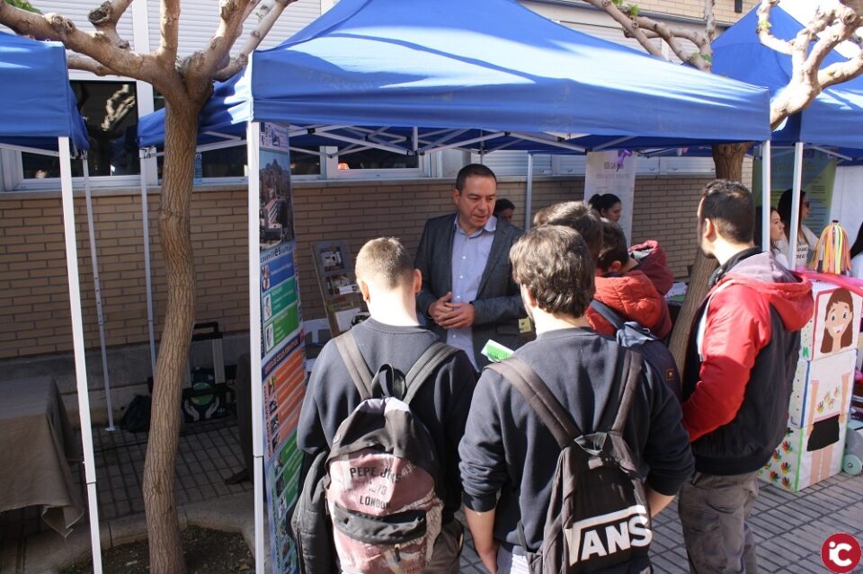 El IES Vinalopó acogió una nueva edición de la Feria de Formación y Empleo