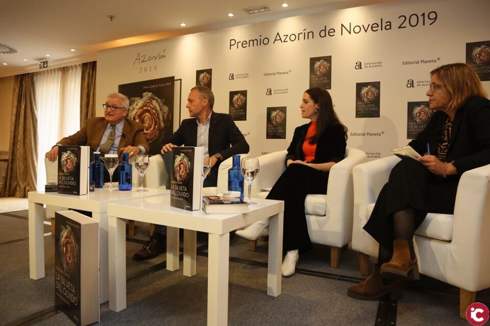 El economista y catedrático Joaquín Camps gana el Premio Azorín de Novela 2019 de la Diputación de Alicante y Editorial Planeta con su obra La silueta del olvido