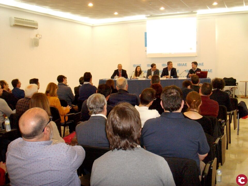 La jornada sobre la energía eléctrica en la Foia pone en valor el autoconsumo fotovoltaico para las empresas