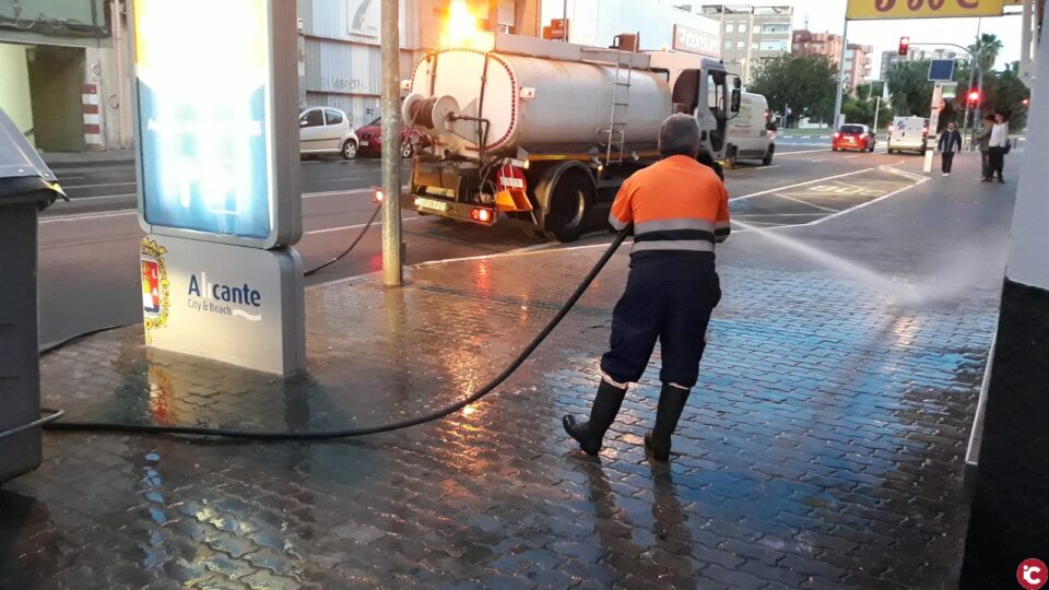 El Ayuntamiento presenta la nueva programación de limpieza a los vecinos de Los Ángeles y la avenida de Novelda para su supervisión