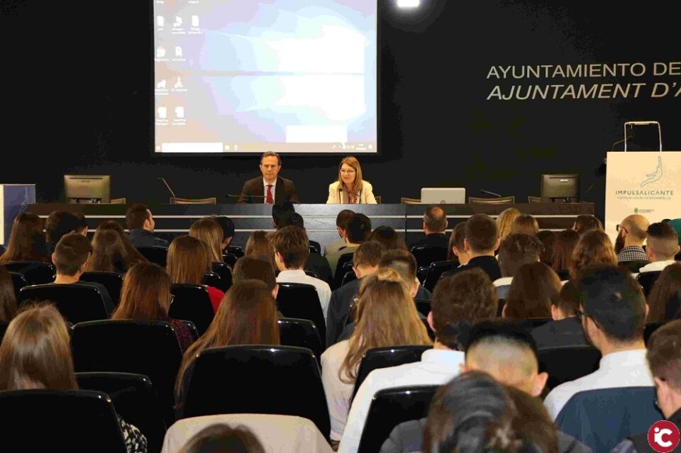 La Agencia Local acoge la iniciativa 100 estudiantes 12 empresas