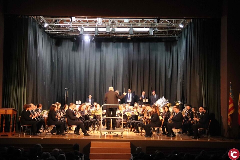 El Auditorio de San Vicente acogió el tradicional concierto Avís de Festa