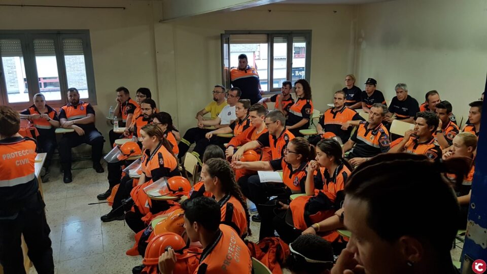 El Ayuntamiento ofrece un servicio gratuito con voluntarios de Protección Civil y Cruz Roja para trasladar a los enfermos y personas con discapacidad hasta sus colegios electorales