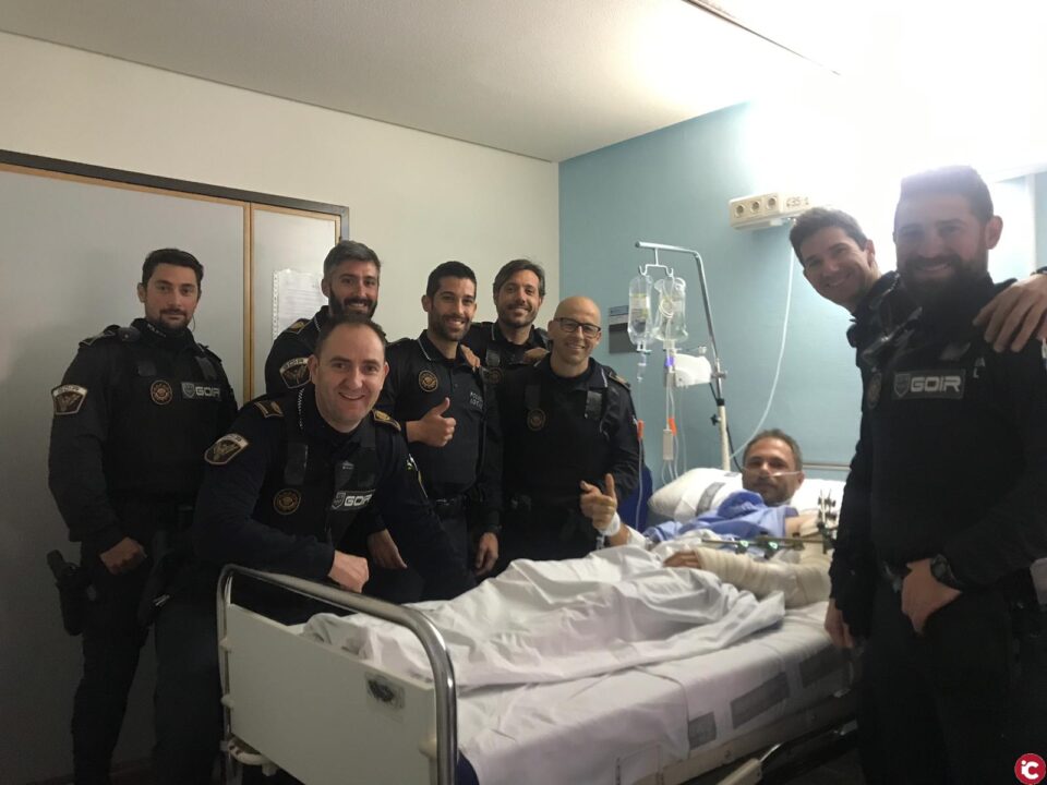 El GOIR de la Policía Local salva la vida in extremis a una persona cuando se desangraba tras un accidente con una radial logrando taponarle la arteria con un torniquete