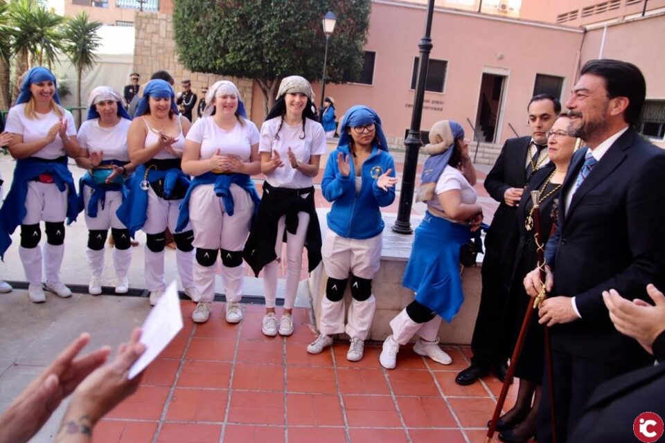 Luis Barcala asiste a la primera salida procesional de Hermandad de la Caridad y la Estrella