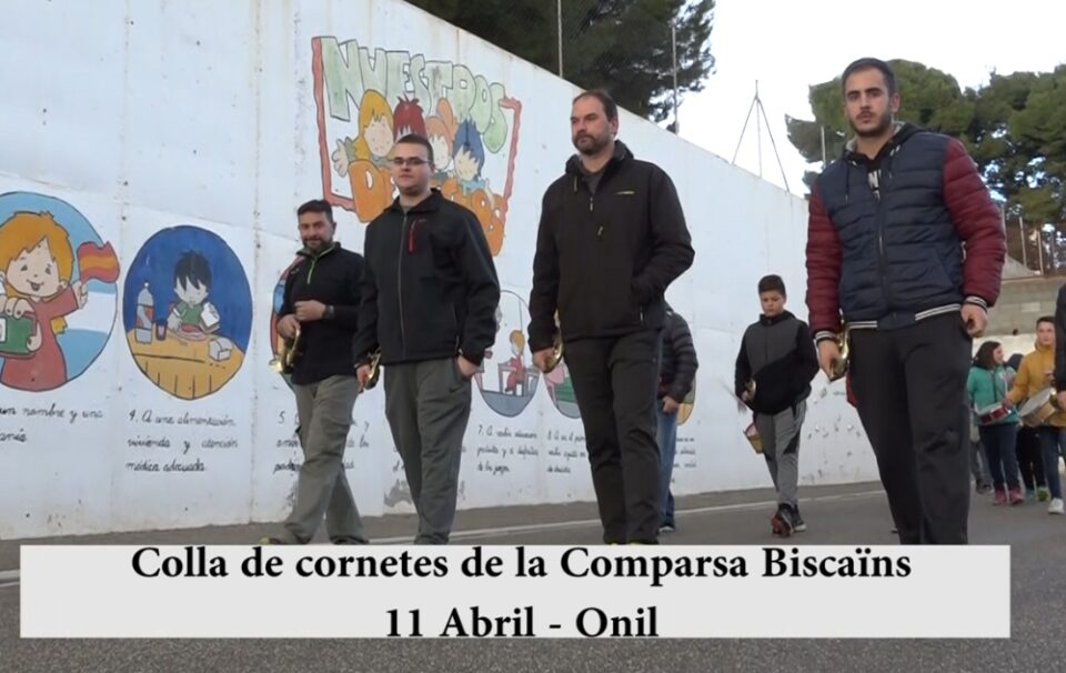 La Colla de cornetes de la Comparsa de Biscaïns d'Onil es prepara per a Semana Santa