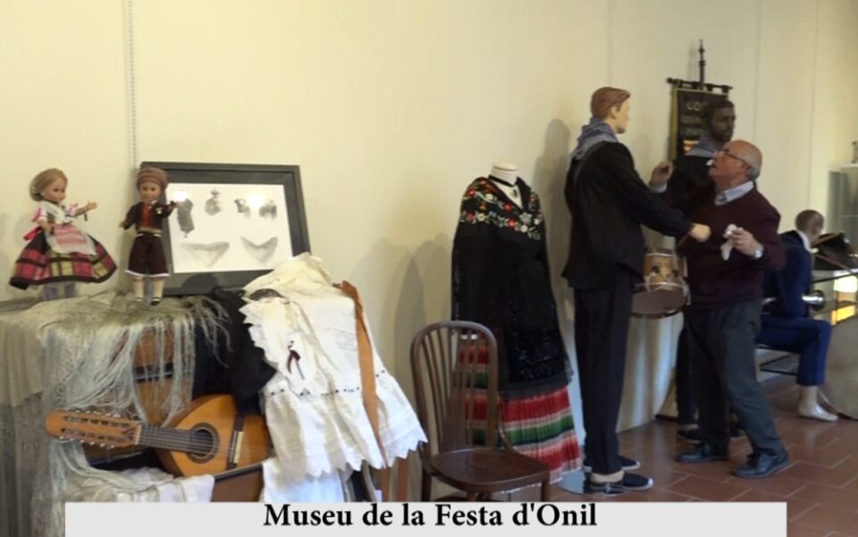 El Museu de la Festa d'Onil perpara una exposició per a les properes festes de Moros i Cristians