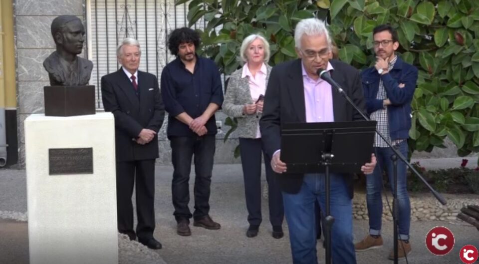 Monóvar rinde homenaje al escultor Alarcón Pina