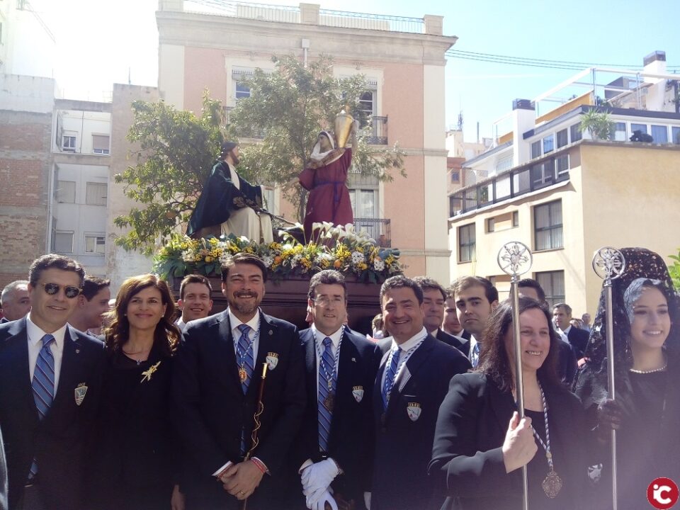 La imagen de la Virgen de la Paz parte en procesión desde la Plaza de Santa María