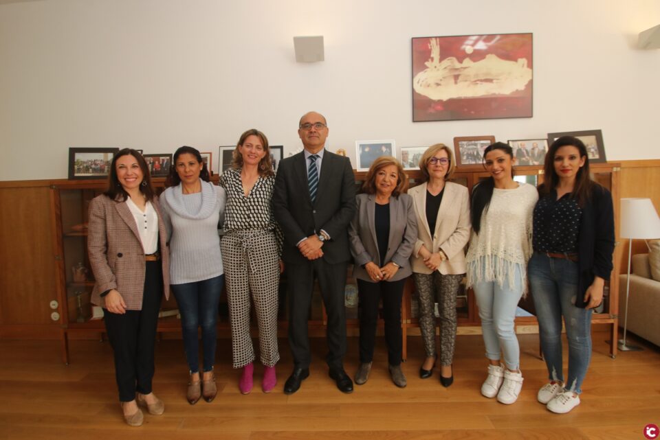 La Universitat d'Alacant i Arakerando uneixen esforços per a afavorir la formació universitària de les dones gitanes