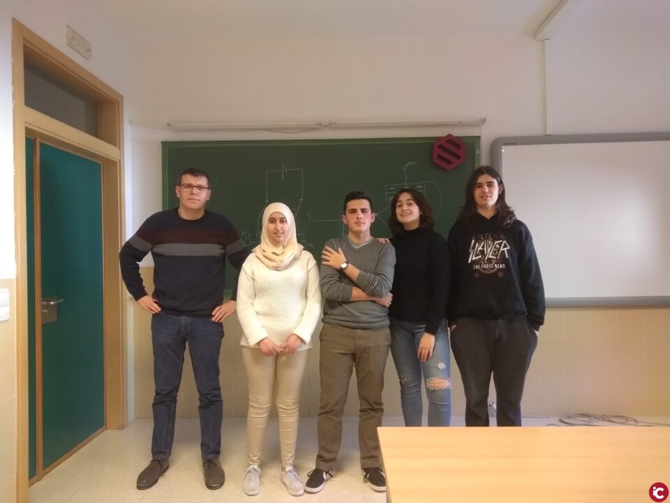 Un equipo de estudiantes de 1º de Bachillerato del IES A. Navarro Santafé de nuestra localidad ha sido elegido finalista en el concurso Desafío Jóvenes Emprendedores