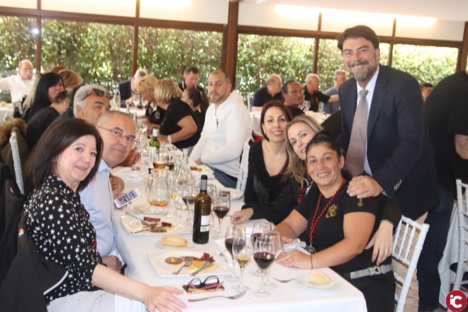 Comida de la Hermandad Penitencial de Santa Cruz