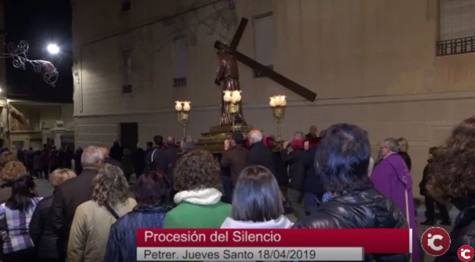 Procesión del Silencio con la imagen de Jesús con la Cruz