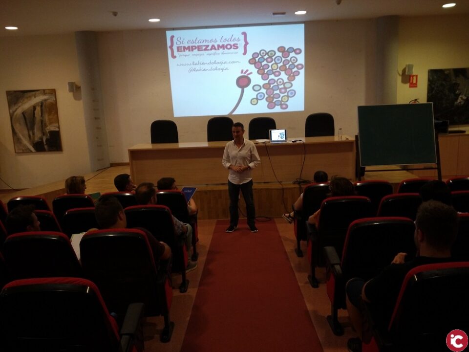 Elda acoge cinco talleres formativos dirigidos a comerciantes y emprendedores