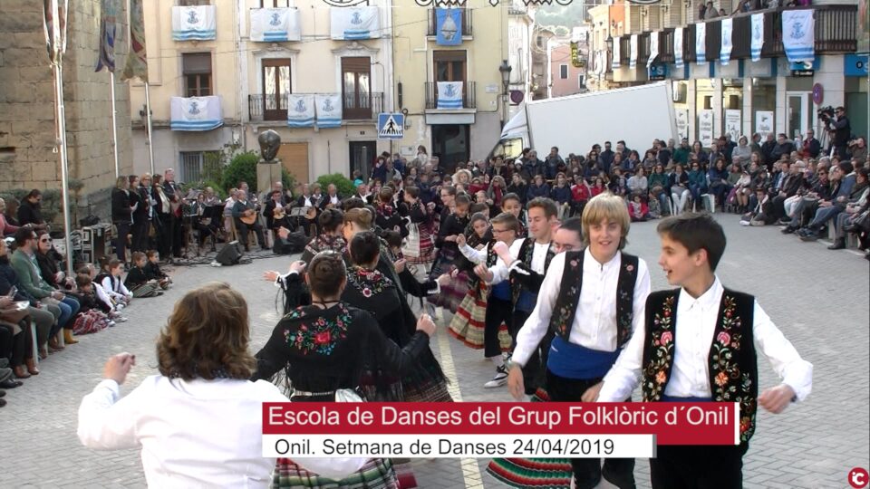Primer dia de Danses: Escola de Danses del Grup Folklòric