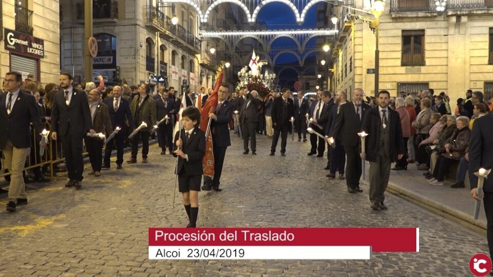Alcoi traslada al Xicotet en el Dia de Sant Jordi